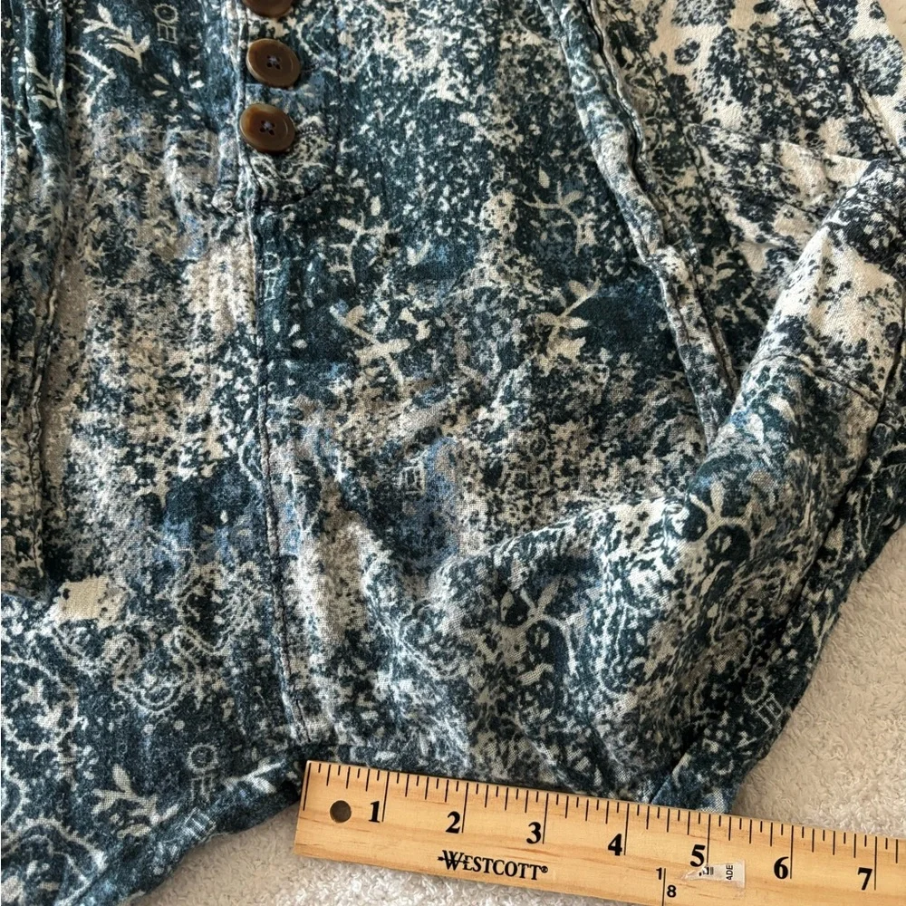 Free People Blue and White Cargo Shorts - Picture 4 of 11